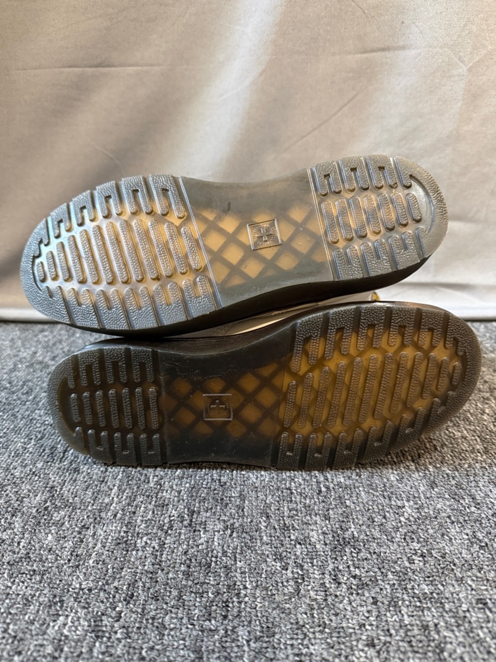 White Doc Martins Size 7 like new - Picture 8 of 8
